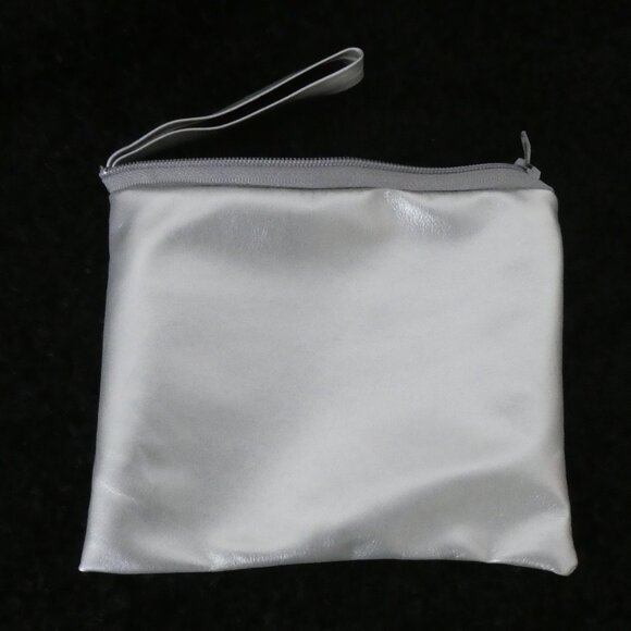 Unbranded | 38-39 | Silver Travel Flat Slippers With Bow and Carrying Pouch - Picture 4 of 7